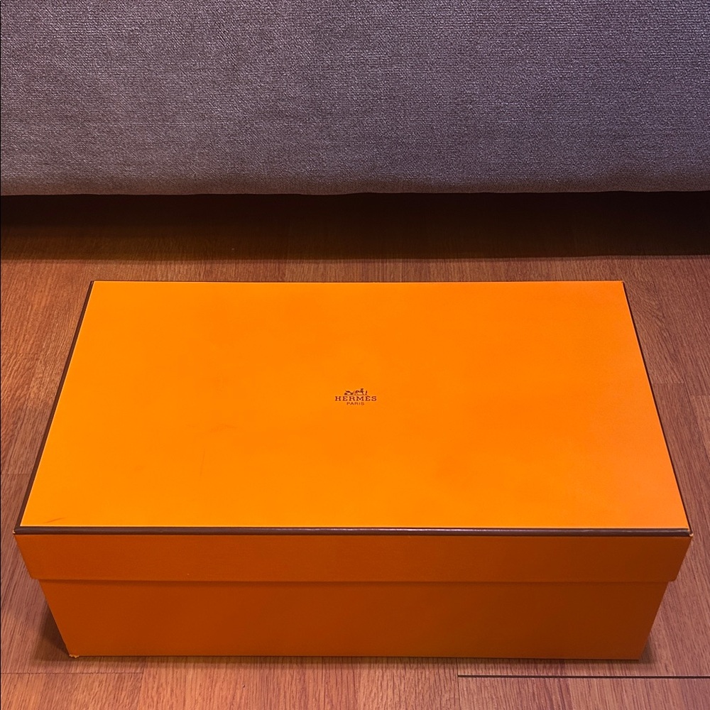 Hermès empty box